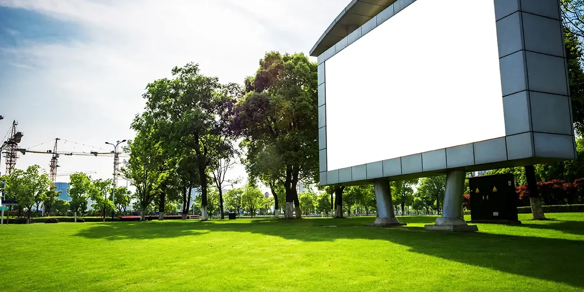 wynajem billboardów – jak to działa i czy się opłaca